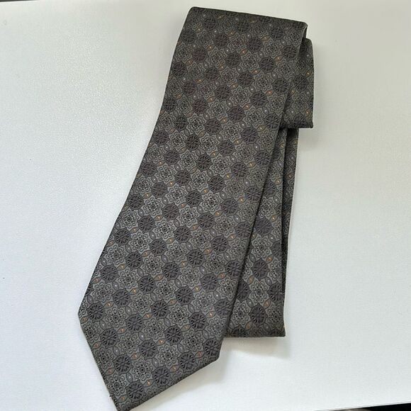 100% silk Barney's New York Tie - Picture 1 of 5